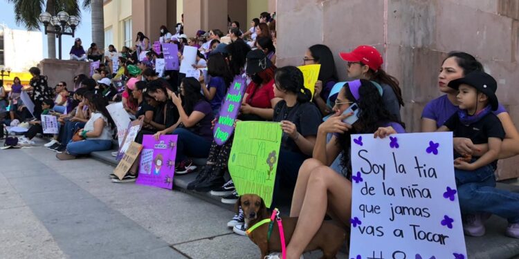 Marchan feministas en Cd. Victoria, denuncia acoso y exigen respeto