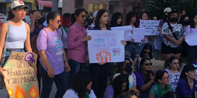 Marchan feministas en Cd. Victoria, denuncia acoso y exigen respeto