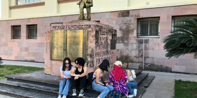 Marchan feministas en Cd. Victoria, denuncia acoso y exigen respeto