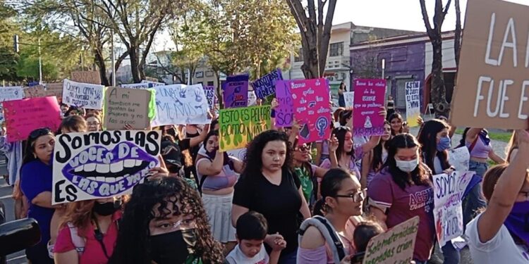 Marchan feministas en Cd. Victoria, denuncia acoso y exigen respeto