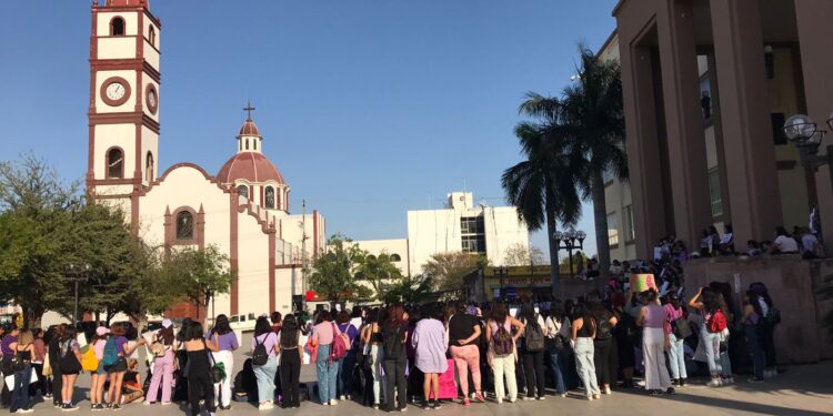 Marchan feministas en Cd. Victoria, denuncia acoso y exigen respeto