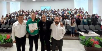 Imparte conferencia la boxeadora tamaulipeca Ana Salas, seleccionada nacional y ejemplo de vida