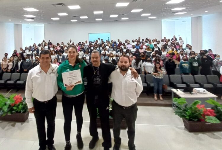 Imparte conferencia la boxeadora tamaulipeca Ana Salas, seleccionada nacional y ejemplo de vida