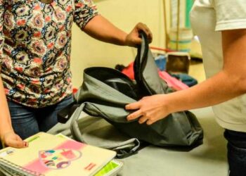 La seguridad escolar empieza con la “operación mochila” de los padres