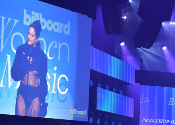 Rosalía inaugura el premio a la productora del año en los Billboard femeninos