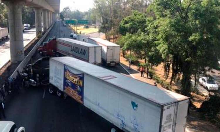 Reportan bloqueos carreteros que conectan con Ciudad de México