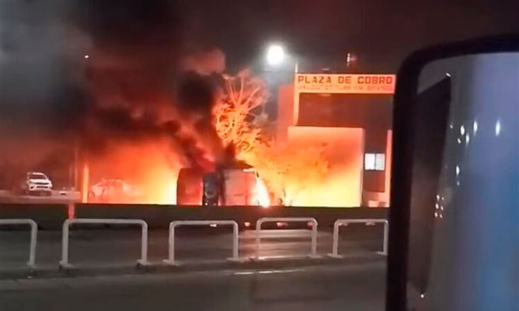 Registran enfrentamiento y bloqueos en Jalisco