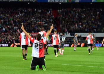 ‘Giménez va a ser el máximo goleador de la Eredivisie’; prensa neerlandesa halaga al mexicano