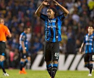 Ronaldinho abandonó el Corregidora al medio tiempo del partido Querétaro-Juárez