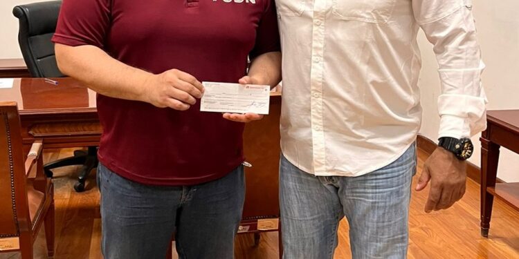 Entregan estímulo económico a ganadores del Premio Municipal del Deporte