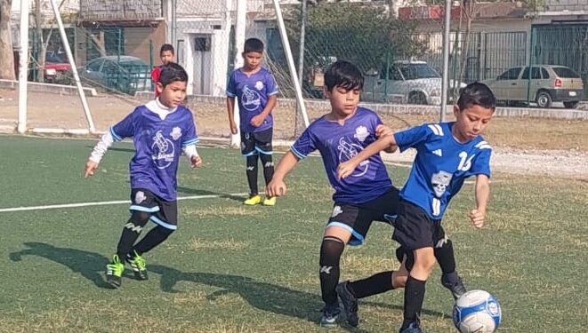 Reparte Municipio trofeos y balones a ganadores de torneo de fútbol infantil