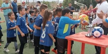 Reparte Municipio trofeos y balones a ganadores de torneo de fútbol infantil