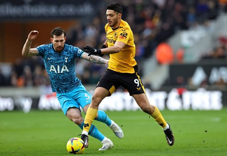 Raúl Jiménez entra de cambio en triunfo del Wolverhampton