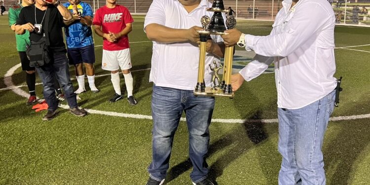 Tránsito, contundente campeón