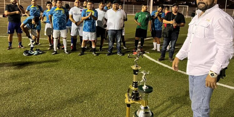 Tránsito, contundente campeón