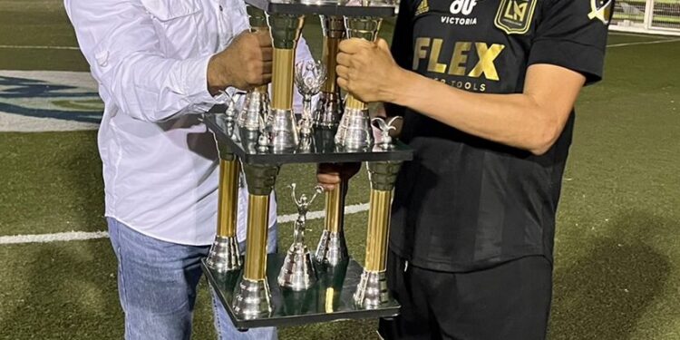 Tránsito, contundente campeón