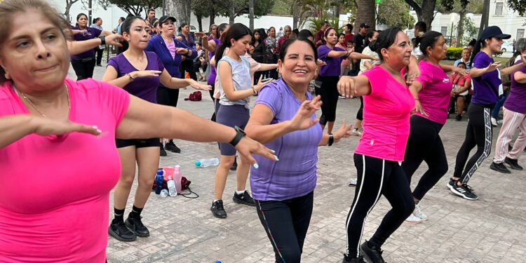Cumplen la meta en Zumbatón de la Mujer