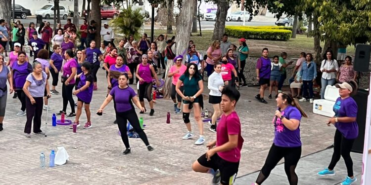 Cumplen la meta en Zumbatón de la Mujer