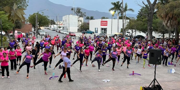 Cumplen la meta en Zumbatón de la Mujer