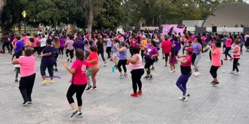 Cumplen la meta en Zumbatón de la Mujer