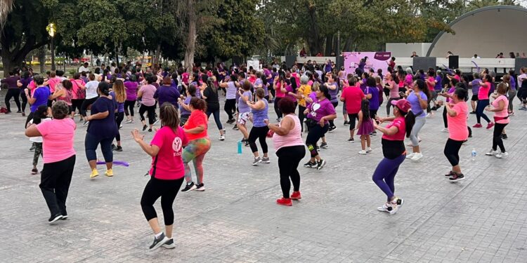 Cumplen la meta en Zumbatón de la Mujer