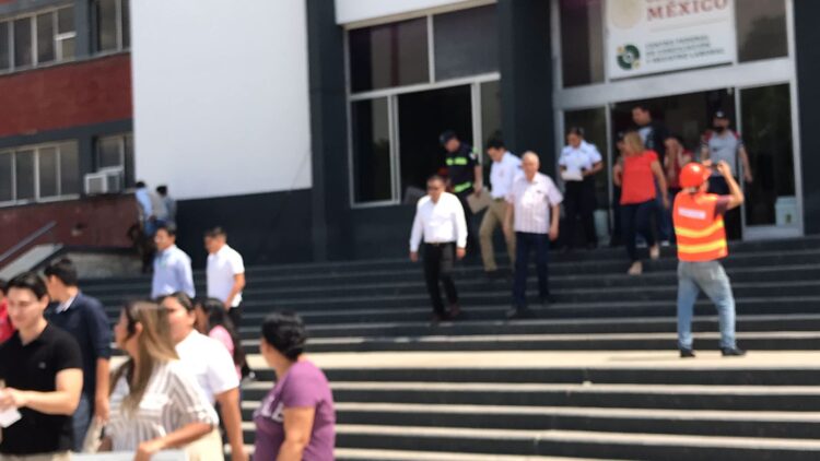 Evacúan a 380 empleados del Palacio Federal de Victoria en simulacro de incendio