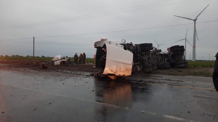 Mueren cuatro en Reynosa tras choque carretero con trailer-pipa