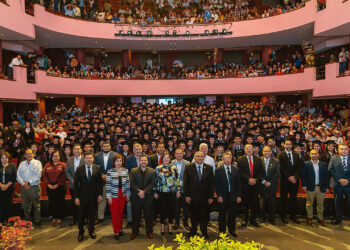 Entrega Universidad Politécnica Victoria 400 licenciados e ingenieros a Tamaulipas