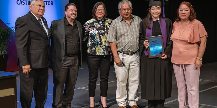 Entrega Universidad Politécnica Victoria 400 licenciados e ingenieros a Tamaulipas