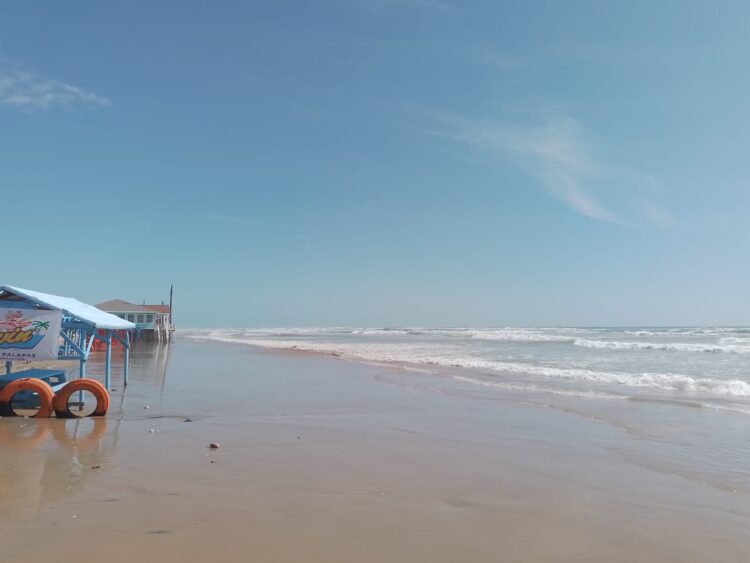 Alertan por marea alta en la playa Bagdad de Matamoros, Tamaulipas