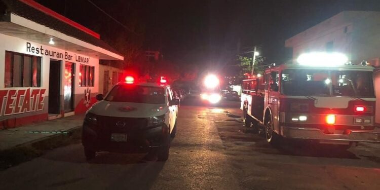 Bomberos controlan incendio en casa de la Col. Victoria