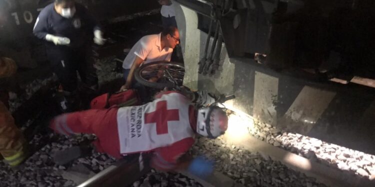 Sobrevive ciclista victorense a embestida y arrastre del tren 