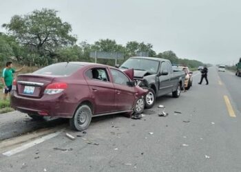 Choque de auto con camioneta deja un herido en “El Encinal”
