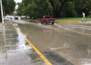 Intensa lluvia provoca encharcamientos e inundaciones en Cd. Victoria