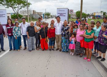 Entrega Mario López obras de pavimentación en Matamoros y anuncia compra de 5 mil lámparas