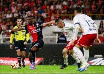 Atlas y Chivas ofrecen emotivo empate 3-3 en Clásico Tapatío