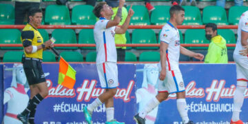 Cruz Azul vence 2-0 a Pachuca y se acerca a los primeros 4 puestos