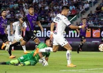 Monterrey asegura liderato tras vencer de visita a Mazatlán