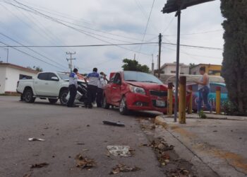 Joven provoca choque vehicular en Col. López Mateos