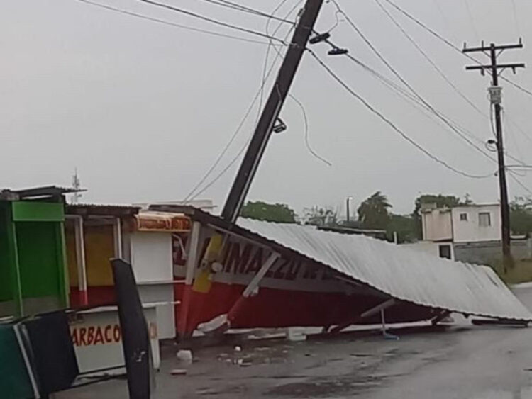 Vientos y lluvia causan destrozos en Nuevo Laredo, Matamoros y San Fernando