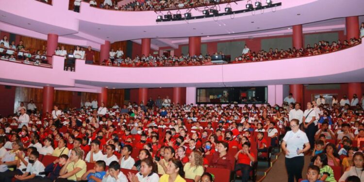 Disfrutan niñas y niños victorenses de concierto didáctico en Centro Cultural