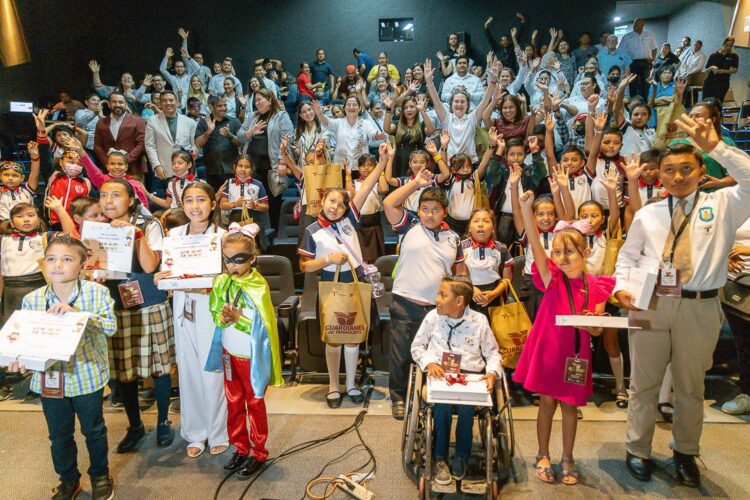 Participa niñez con 500 dibujos sobre héroes y heroínas que defienden valores en Tamaulipas