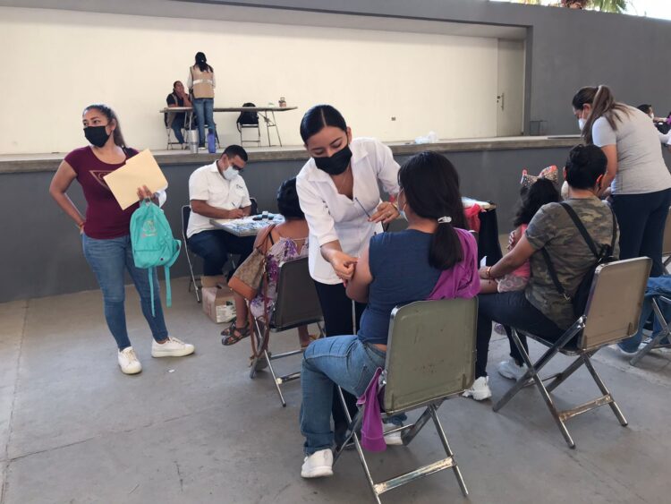 Continúa vacunación de refuerzo para Covid-19 en centro y sur de Tamaulipas