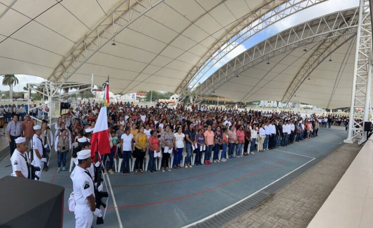 Entregan apoyos para escuelas