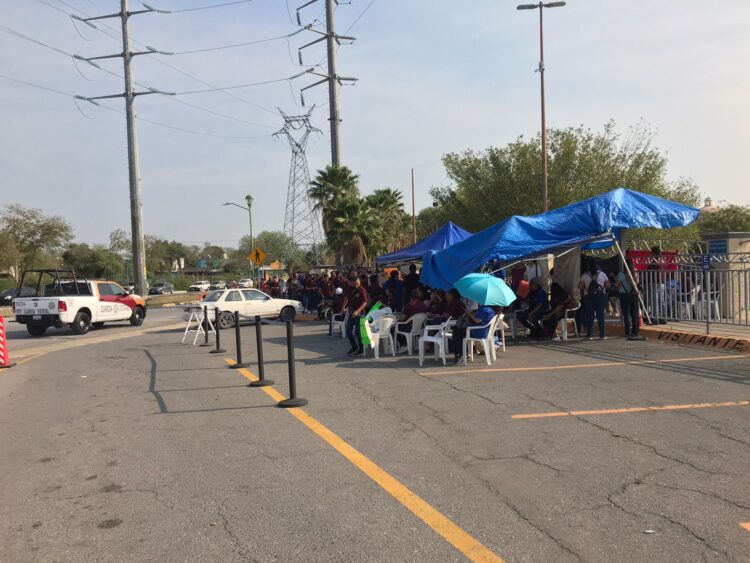 Bloquean accesos de maquiladora Kemet; acude Guardia Estatal