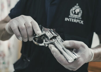 Realizan 14,260 arrestos por tráfico de armas en AL : Interpol
