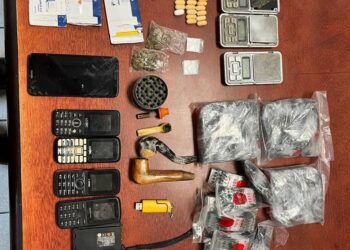 Decomisan droga y armas punzocortantes en penal de Victoria