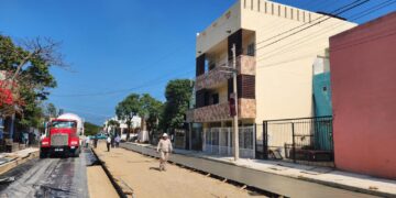 Trabaja Obras Públicas en rehabilitación y bacheo de calles de Madero