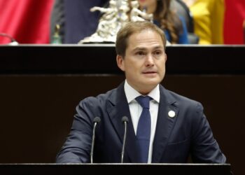 Agua embotellada en restaurantes no debe exceder del doble del costo comercial