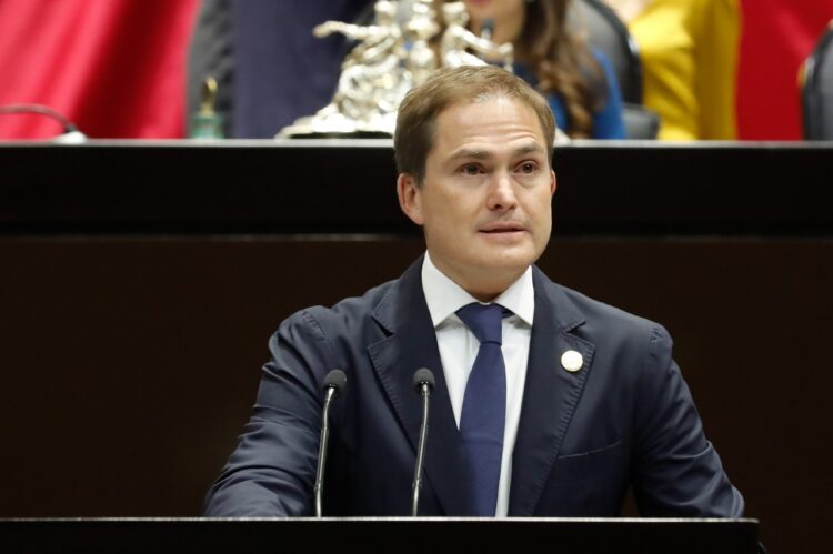 Agua embotellada en restaurantes no debe exceder del doble del costo comercial